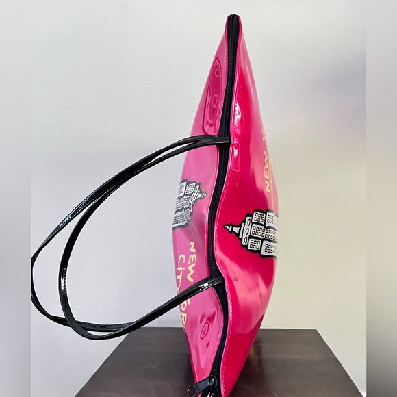 Rare Marc Tetro Red New York Tote - Picture 4 of 8